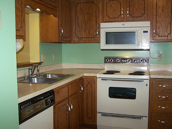 5th image of 317 McMenemy Cir
