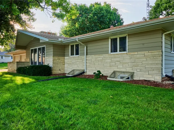 918 W 18th St, Carroll, IA 51401