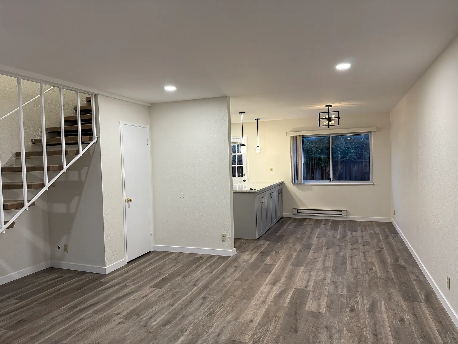 2 bed, 945 sqft, $3,100 — Photo 1