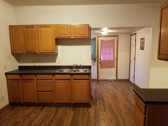 2nd image of 824 E Kibby St