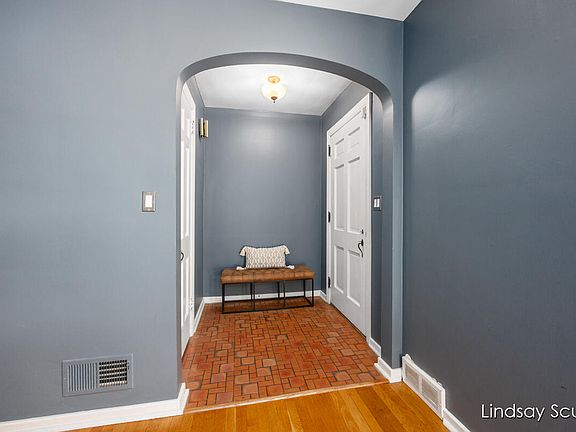 5th image of 1060 Cadillac Dr SE