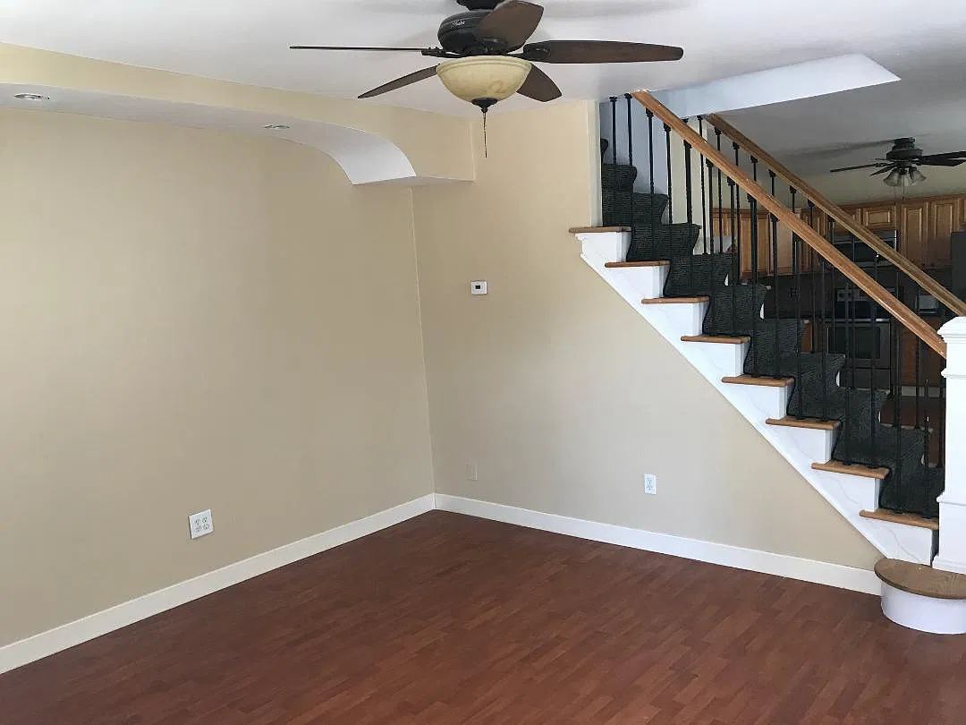 5 bed, 2.5 bath, 2600 sqft, $3,450 — Photo 2
