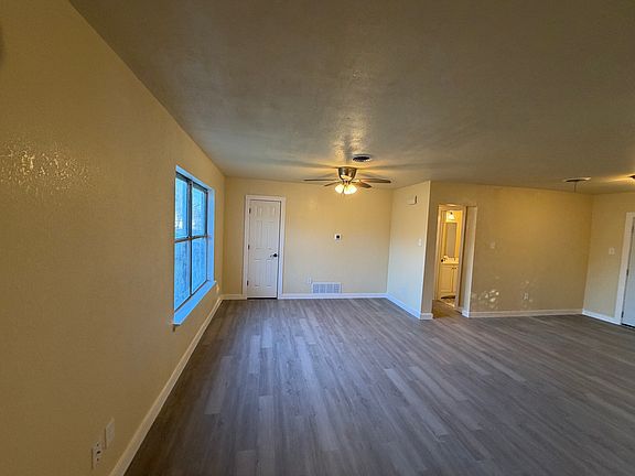 3rd image of 903 Curry Ave