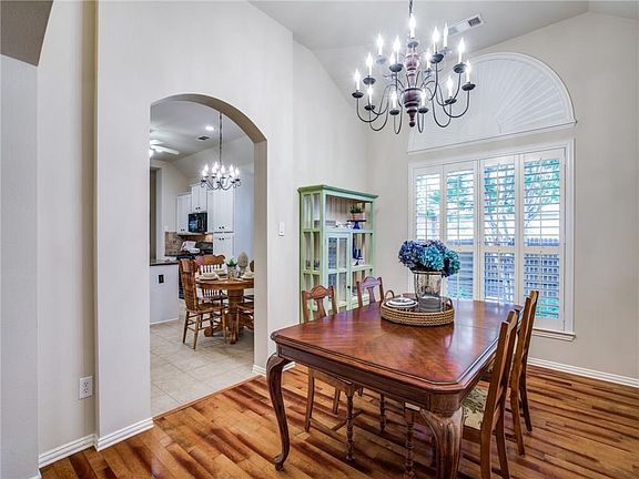 4th image of 995 Mont Cascades Dr