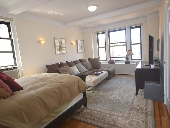 3rd image of 201 W 77th St APT 17G