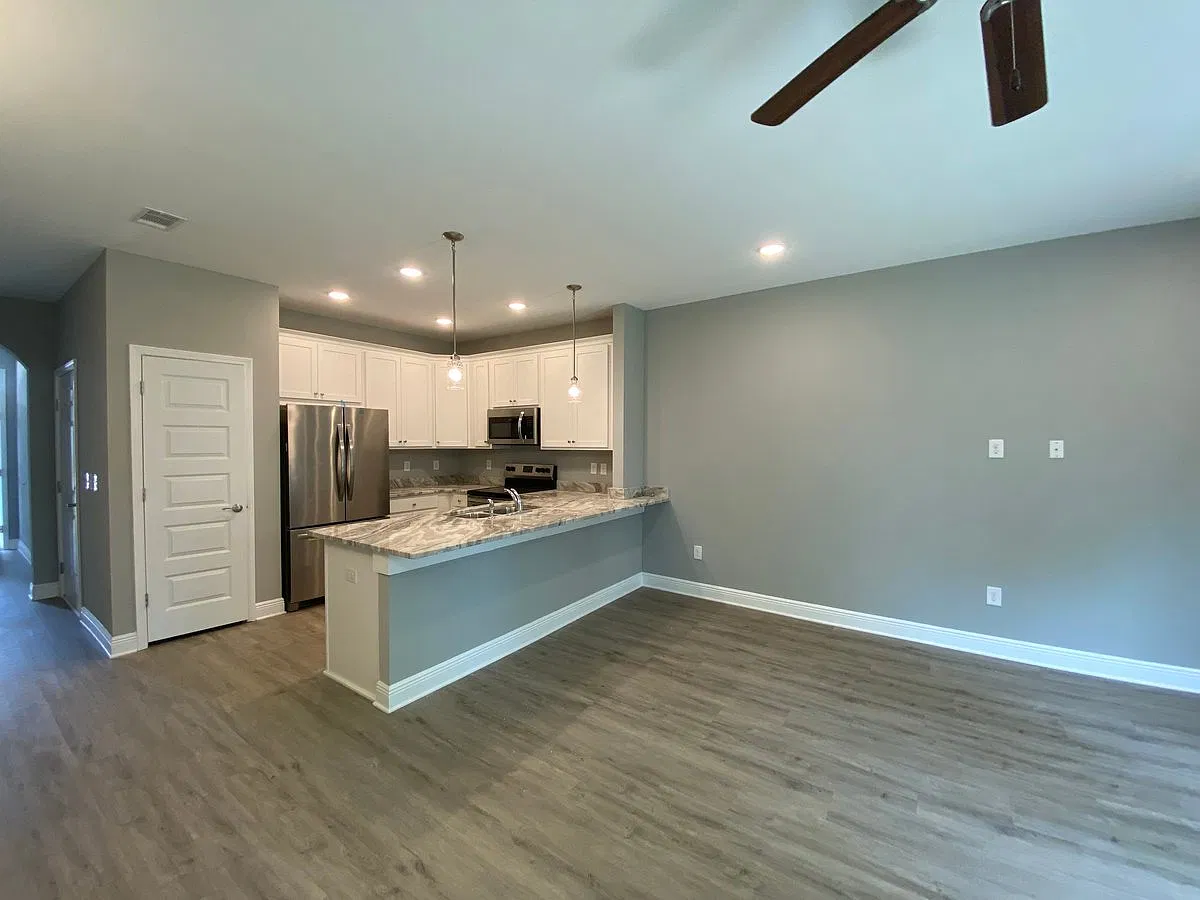 672 Denton Boulevard Unit 2 — Photo 4
