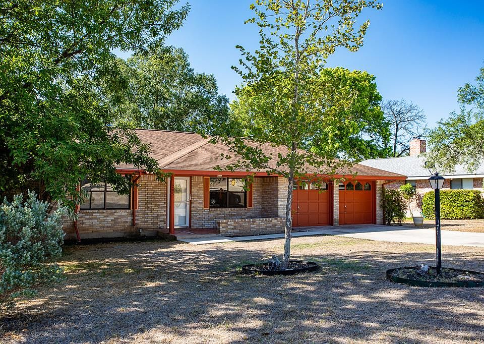1st image of 205 Spanish Oak Ln