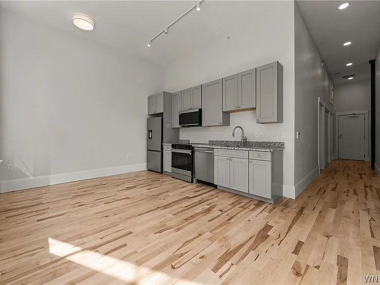 130 Pearl St — Photo 12