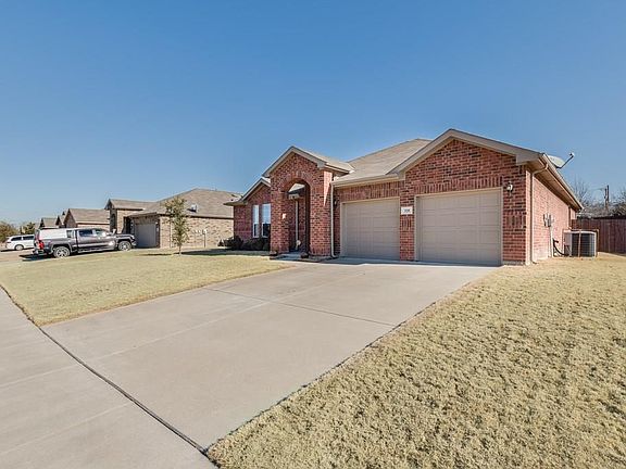 2nd image of 320 Mesa Vista Dr