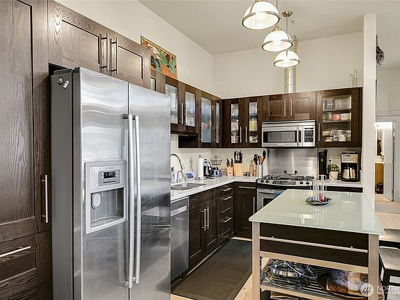 3rd image of 530 Broadway E #328