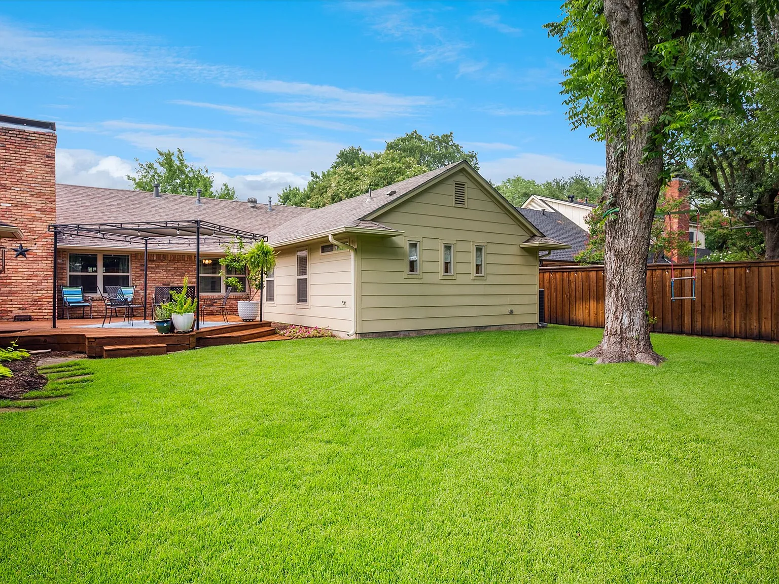 4 bed, 2500 sqft, $4,950 — Photo 4