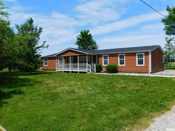 1293 Cedar Creek Dr, Centralia, IL 62801