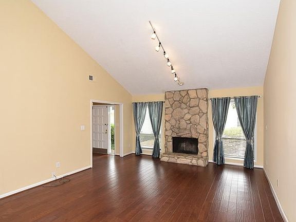 5th image of 689 Serramonte Dr
