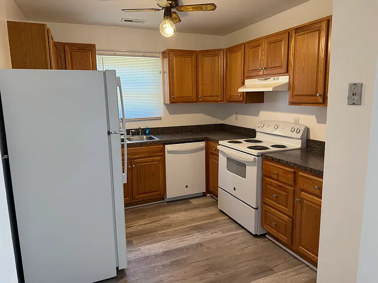 1022 Kenton Ave — Photo 4