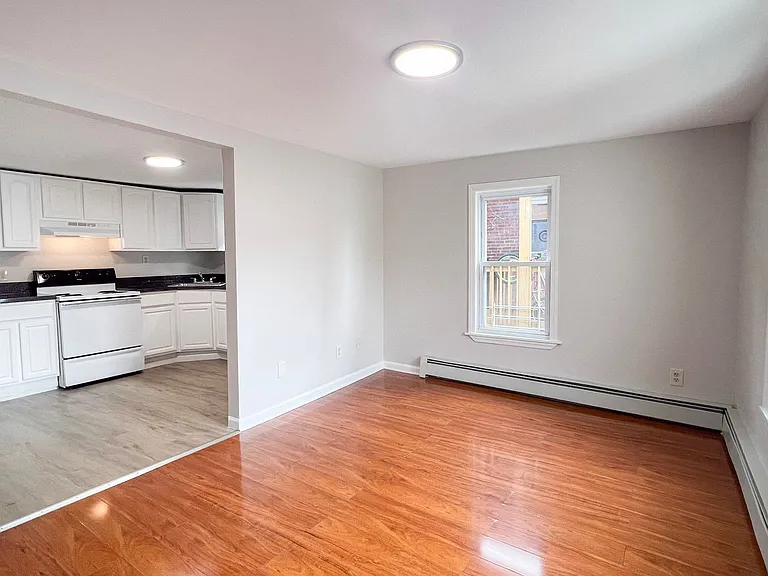 295 Franklin Ave — Photo 2