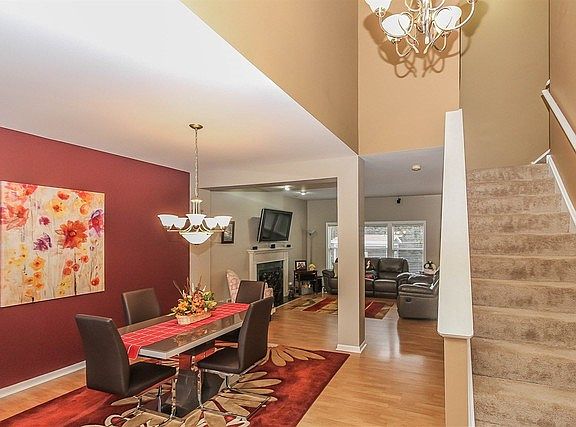 2nd image of 2080 Norwich Dr