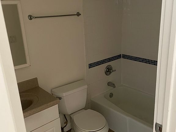 5th image of 19 Parkside Ct APT 10