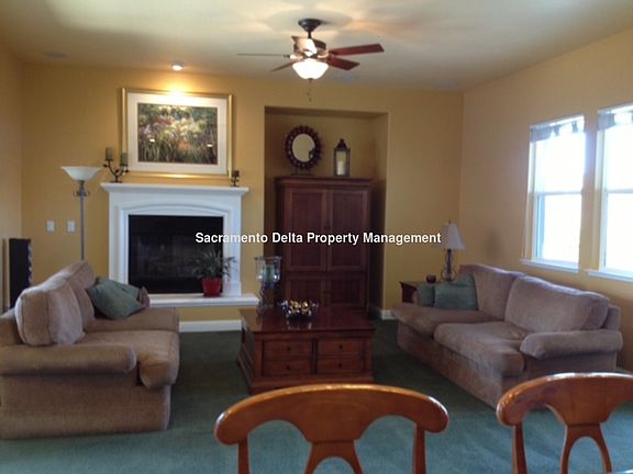4th image of 4924 Village Green Dr