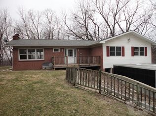 206 N 10th Ave, Eddyville, IA 52553