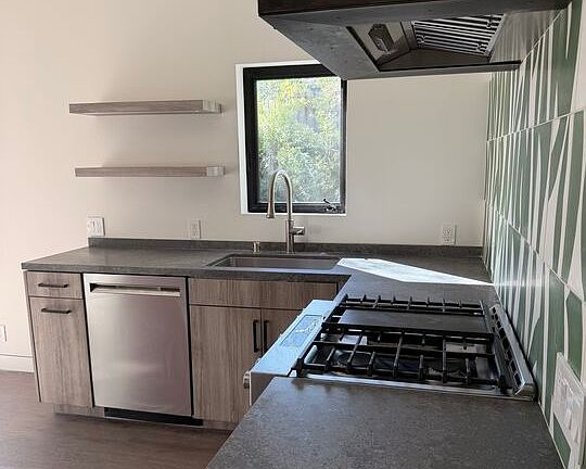 3rd image of 4517 Cleland Ave