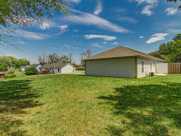 3rd image of 228 Forestview Dr #1