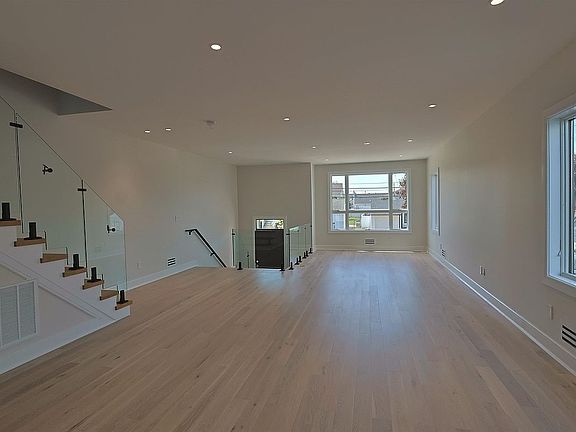 4th image of 242A Hagan Pl #240A