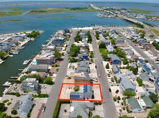 310 W 11th St, Ship Bottom, NJ 08008