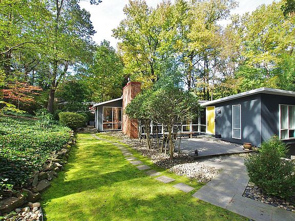 2nd image of 1808 Drury Ln