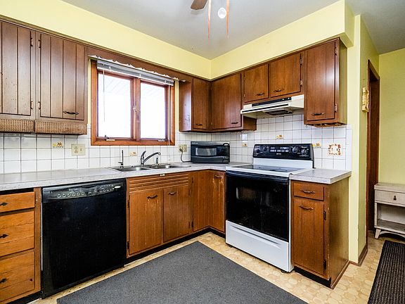 4th image of 3792 S Cleveland Ave