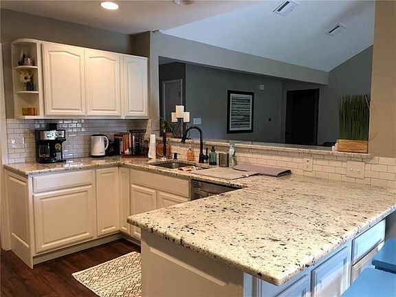 4th image of 303 Juniper Dr