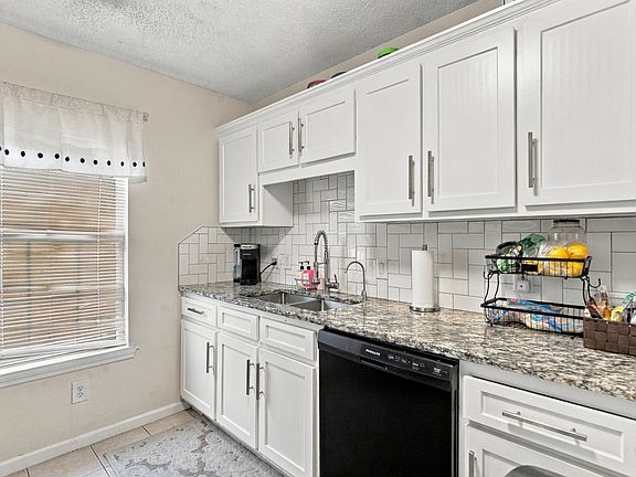 5th image of 2931 Temperance Dr.
