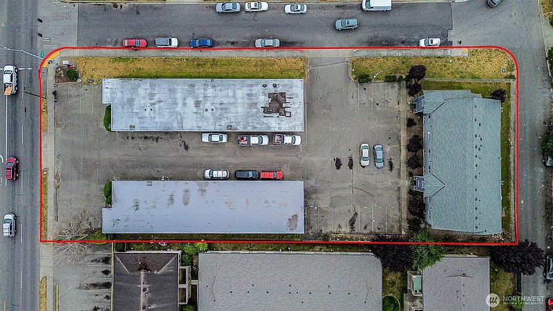 4th image of 7603 Pacific Avenue