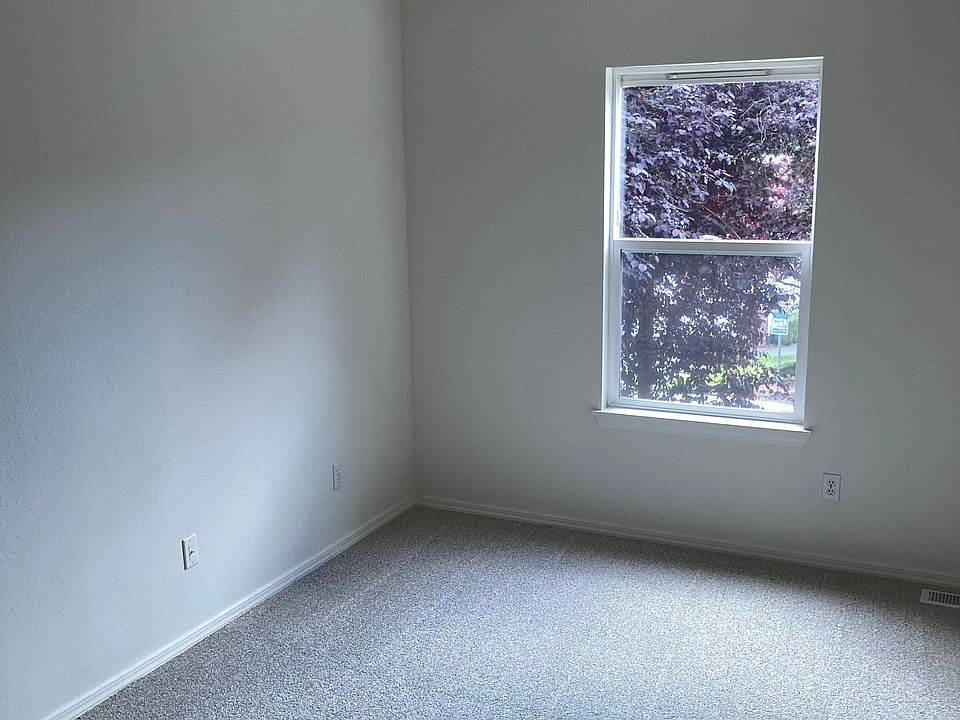 1st image of 18733 20th Dr SE
