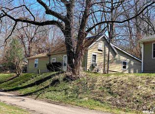 318 W Harris St, Petersburg, IL 62675