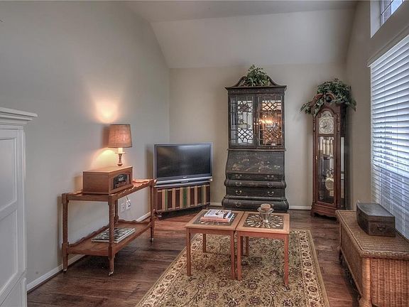 5th image of 2907 Town Gate Ct