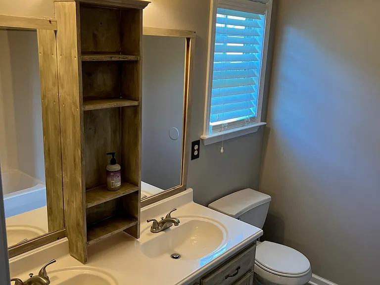 1037 Creekview Dr — Photo 9