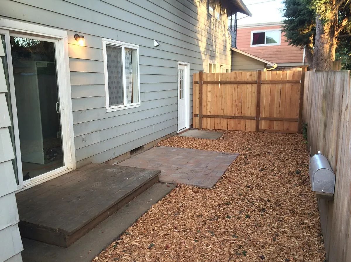 3 bed, 1.5 bath, 1260 sqft, $2,200 — Photo 2