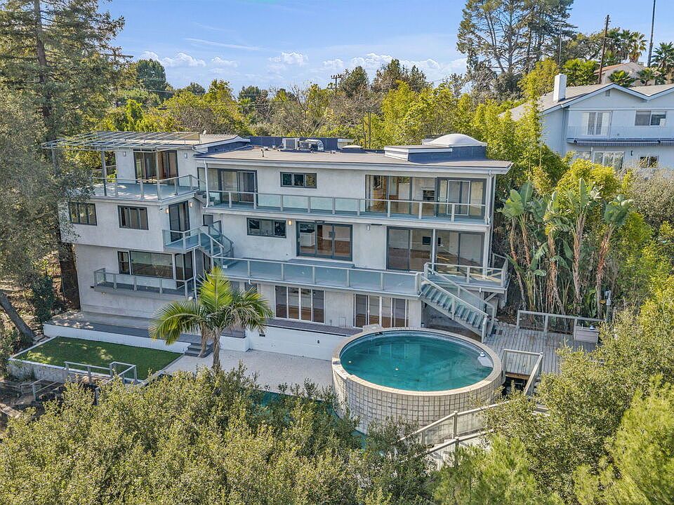 1st image of 15263 Mulholland Dr