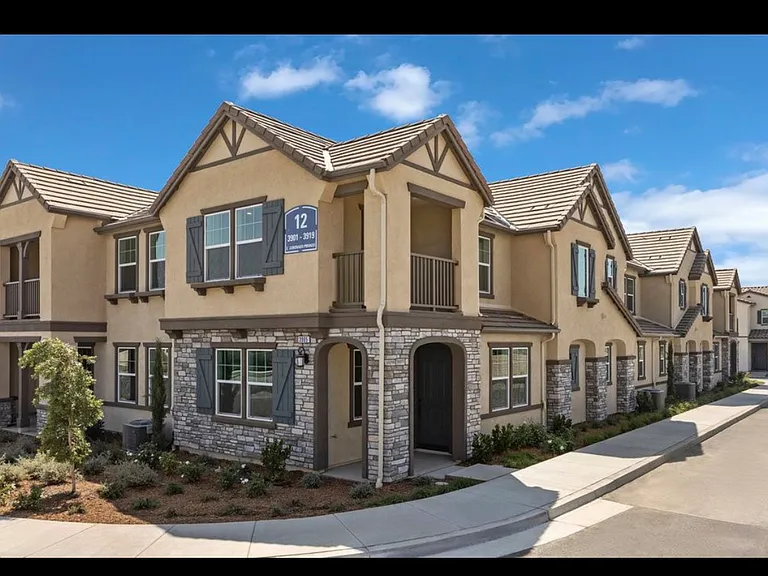 3905 E Coronado Privado — Photo 1