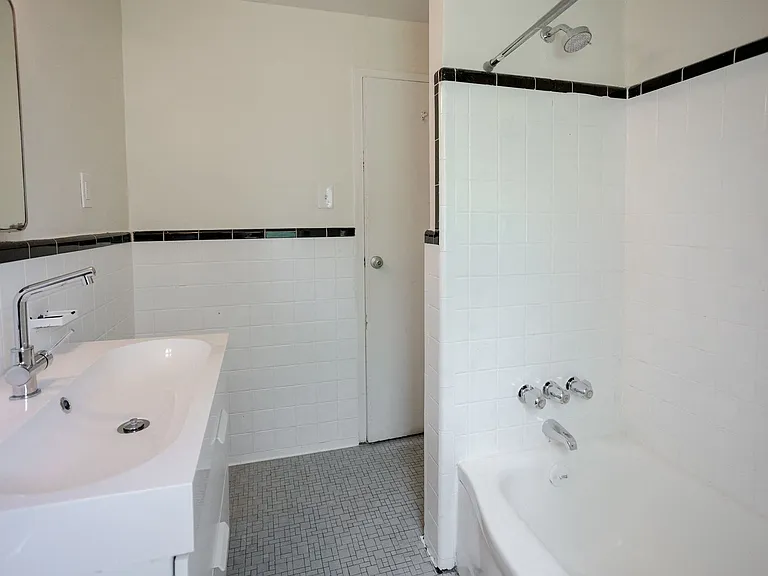 1060 Van Dyke — Photo 15