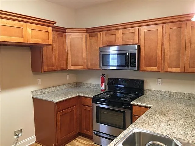 3 bed, 2.0 bath, 1031 sqft, $1,450 — Photo 4