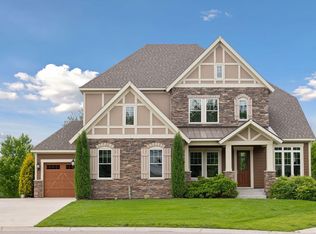 1460 Lakeway Ct, Chanhassen, MN 55317