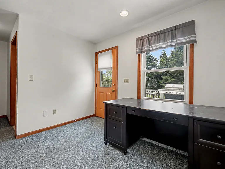 275 York St — Photo 8