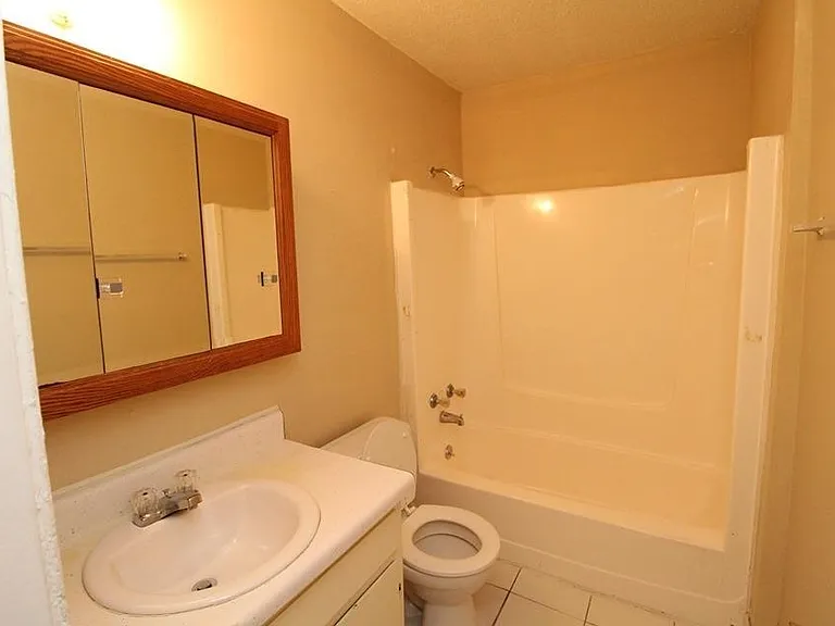 1088 Pembroke Oak Grove Rd #21 — Photo 6