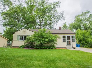 1367 Linville Dr, Waterford, MI 48328