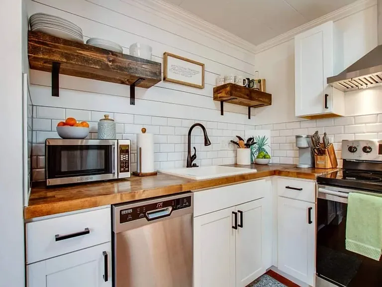 333 E Trinity Ln — Photo 21