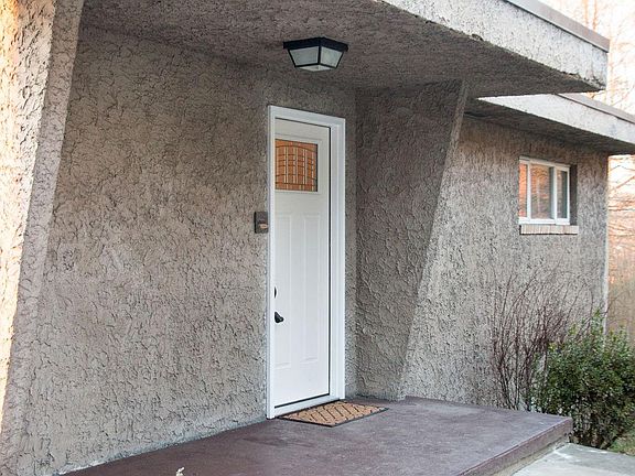 3rd image of 803 Diamond Ct