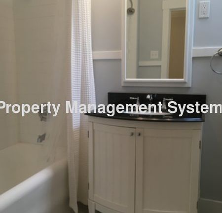 5th image of 2628 Leavenworth St
