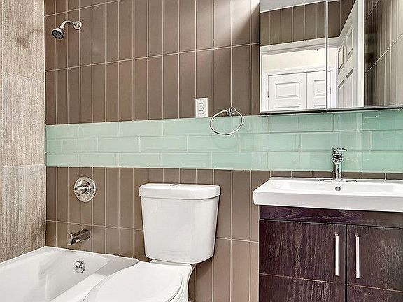 4th image of 747 10th Ave APT 21L
