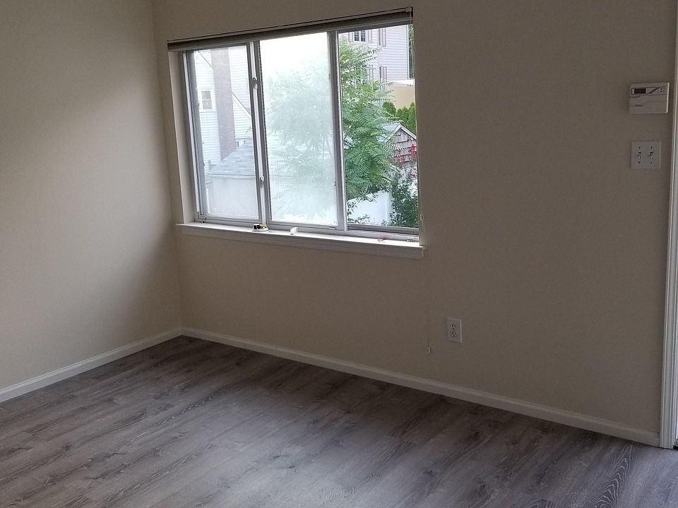 1st image of 22 Barton Ave